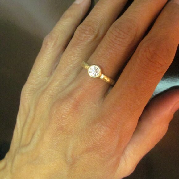 Engagement ring. 14K Yellow gold ring with 0.25ct' Diamond. very unique ring. - Picture 7 of 14